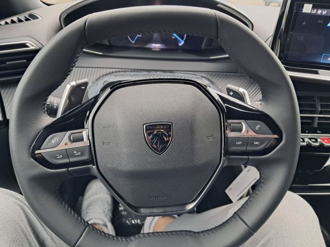 Peugeot 2008, Peugeot 2008 2008 ALLURE PureTech 130 S&amp, barva černá