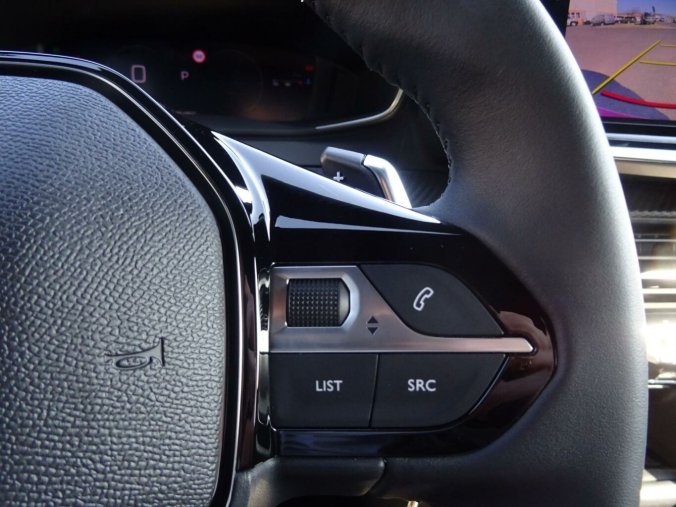 Peugeot 2008, Peugeot 2008 ALLURE Hybrid 145k e-DCS6, barva červená