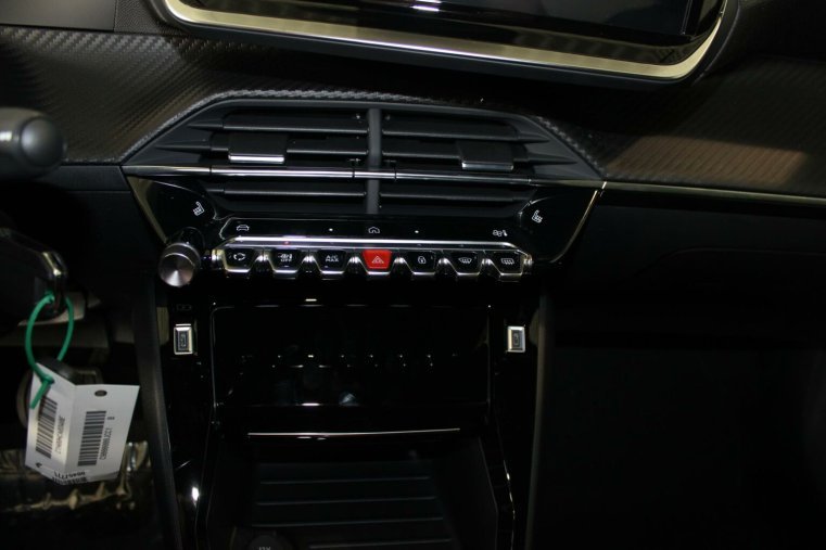 Peugeot 2008, Peugeot 2008 ALLURE Hybrid 136 e-DCS6, barva šedá