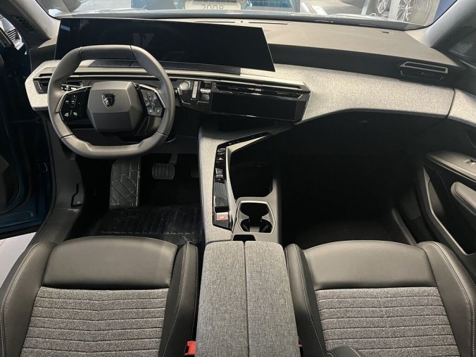 Peugeot 5008, Peugeot 5008 BUSINESS Hybrid 145 e-DCS6, barva modrá