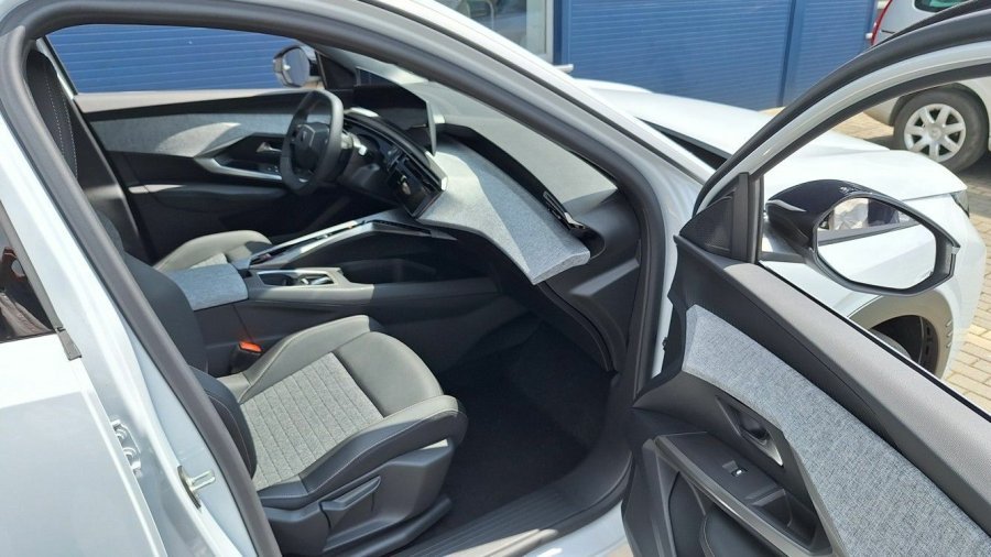 Peugeot 5008, Peugeot 5008 ALLURE Hybrid 145 e-DCS6, barva bílá