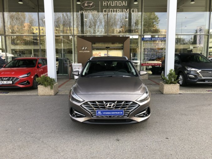 Hyundai i30, 1,0 T-GDI 88 kW, barva bronzová