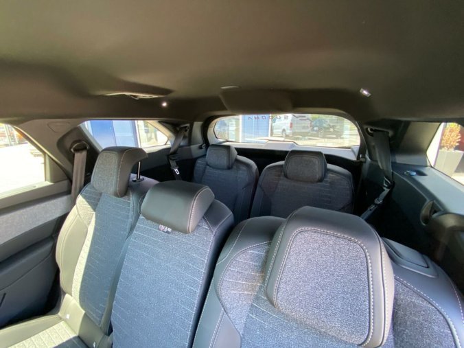 Peugeot 5008, Peugeot 5008 ALLURE Hybrid 145 e-DCS6, barva šedá