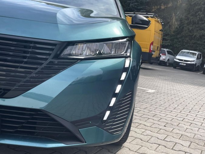 Peugeot 308, Peugeot 308 SW STYLE  Hybrid 145 e-DCS6, barva zelená