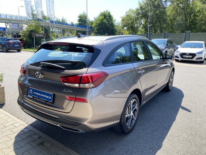 Hyundai i30, 1,5i 81 kW MT, barva bronzová