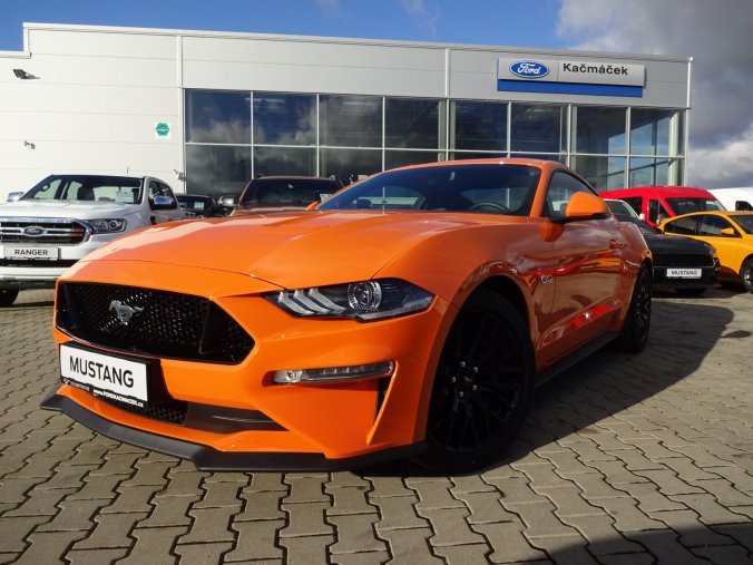 Ford Mustang, V8 GT, Fastback, 5.0 GT 330 kW/449 k, 10st. automatická, barva červená