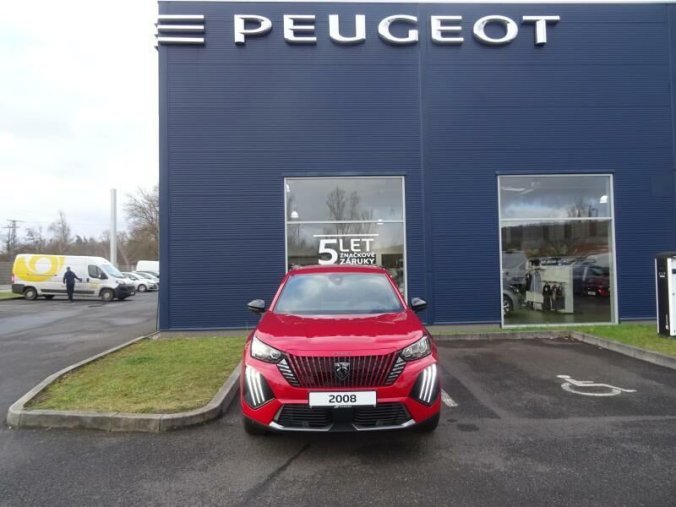 Peugeot 2008, Peugeot 2008 ALLURE Hybrid 145k e-DCS6, barva červená