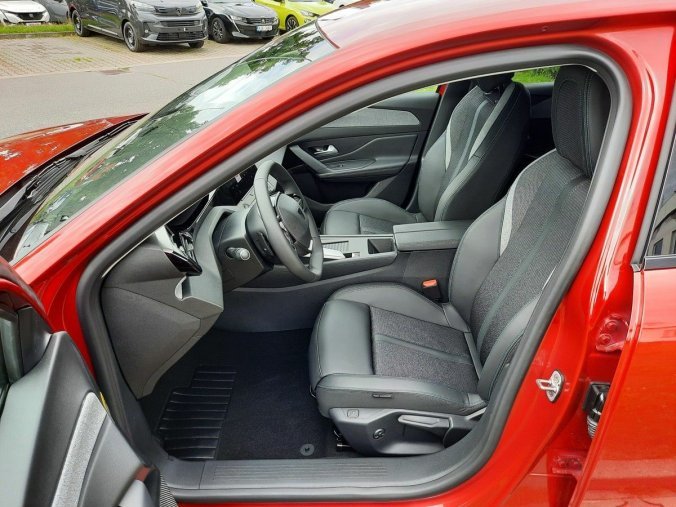 Peugeot 308, Peugeot 308 SW ALLURE 1,5 BHDi 130k EAT8, barva červená