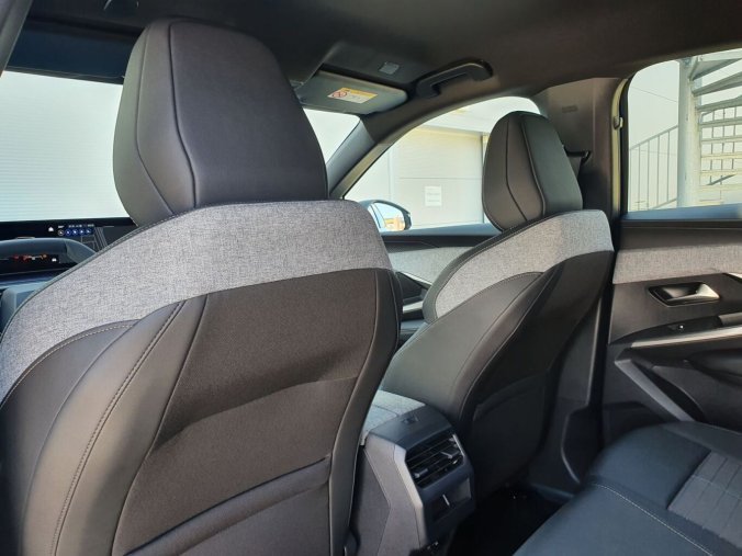 Peugeot 3008, Peugeot 3008 ALLURE Hybrid 145 e-DCS6, barva modrá