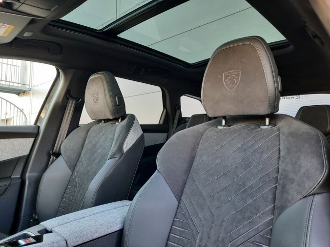 Peugeot 5008, Peugeot 5008 GT Hybrid 136 e-DCS6, barva šedá