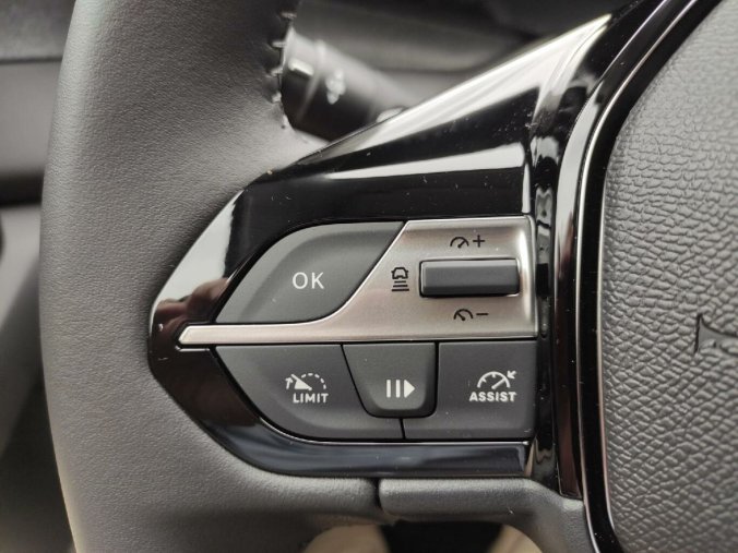 Peugeot 408, Peugeot 408 ALLURE 1.2 145k AUT6, barva modrá