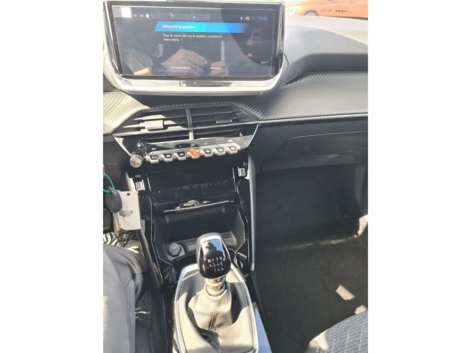 Peugeot 2008, Peugeot 2008 2008 ALLURE PureTech 100 S&S MAN6, barva černá