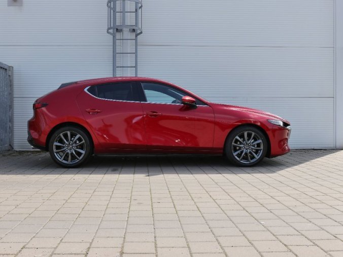 Mazda 3, 2,0 Skyactiv-G 122k/90kW MAN, barva červená