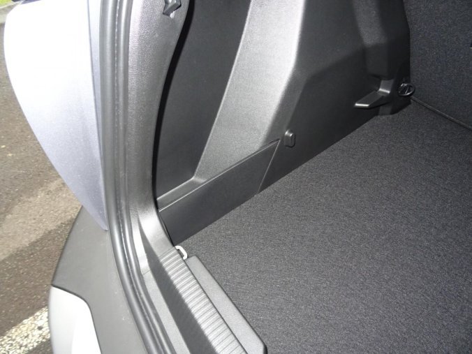 Peugeot 2008, Peugeot 2008 STYLE PureTech 100k MAN6, barva šedá