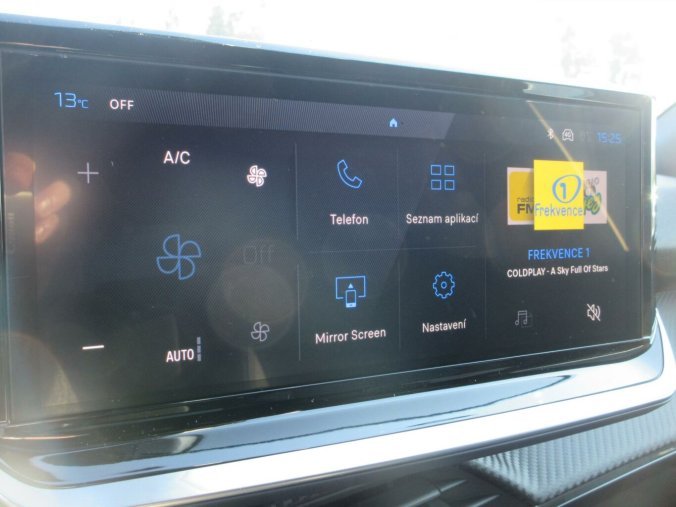 Peugeot 2008, Peugeot 2008 ALLURE Hybrid 145 e-DCS6, barva šedá