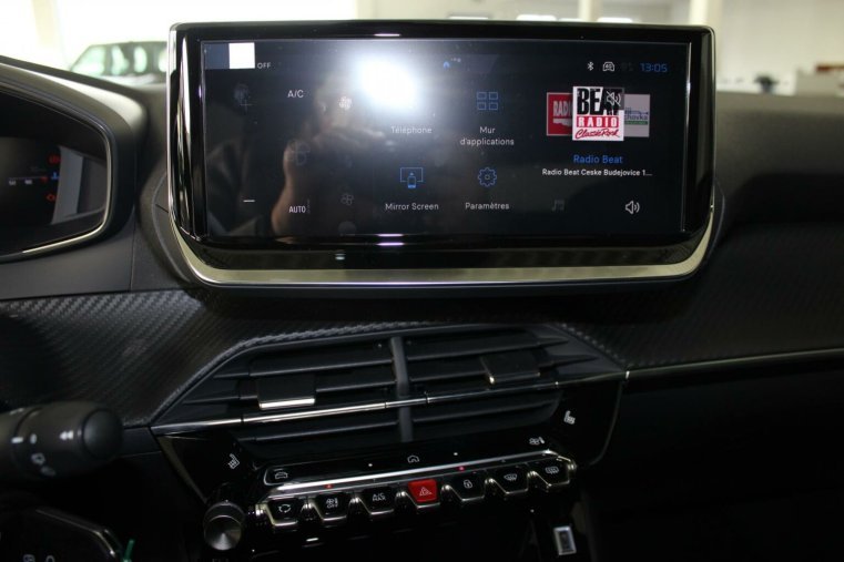 Peugeot 2008, Peugeot 2008 ALLURE Hybrid 136 e-DCS6, barva modrá