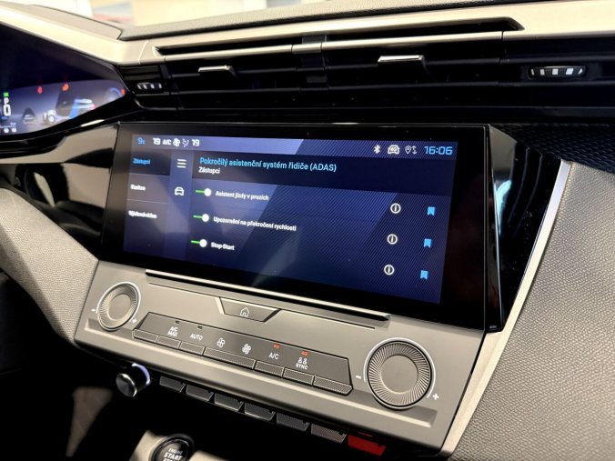 Peugeot 308, Peugeot 308 SW STYLE HYBRID 145k, Automat, barva černá