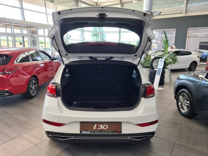 Hyundai i30, 1,0 T-GDI 88 kW MT, barva bílá