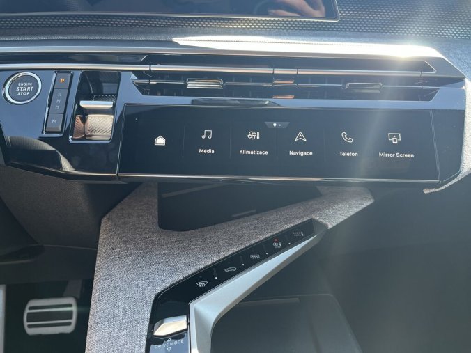 Peugeot 5008, Peugeot 5008 GT Hybrid 145 e-DCS6, barva bílá