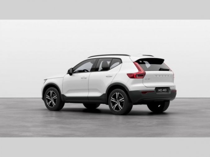 Volvo XC40, T2 1.5L 129 HP AT8 FWD CORE, barva bílá