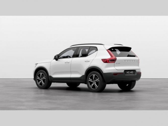 Volvo XC40, T2 1.5L 129 HP AT8 FWD ESSENTI, barva bílá