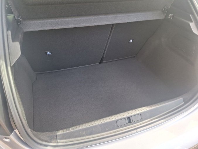 Peugeot 208, Peugeot 208 STYLE 1.2 PT 100k MAN6, barva šedá