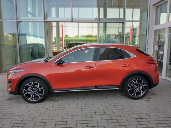 Kia XCeed, 1.5 T-GDi BLACK EDITION MY22, barva oranžová