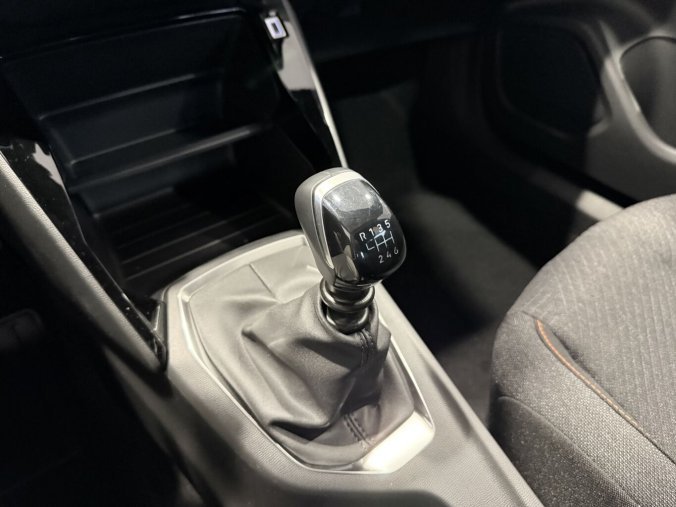 Peugeot 2008, Peugeot 2008 STYLE 100 koní, 7let záruka, barva šedá