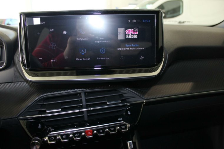 Peugeot 2008, Peugeot 2008 ALLURE Hybrid 136 e-DCS6, barva šedá