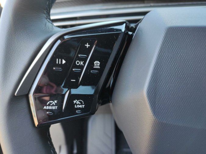 Peugeot 5008, Peugeot 5008 ALLURE Hybrid 136 e-AUT6 NAVI, barva šedá