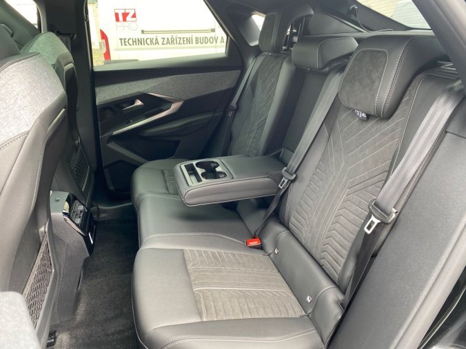 Peugeot 3008, Peugeot 3008 GT Hybrid 145k - MAX VÝBAVA! - 0400, barva černá