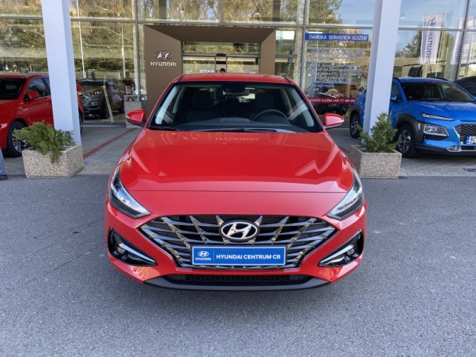 Hyundai i30, 1,5i 81 kW MT, barva červená