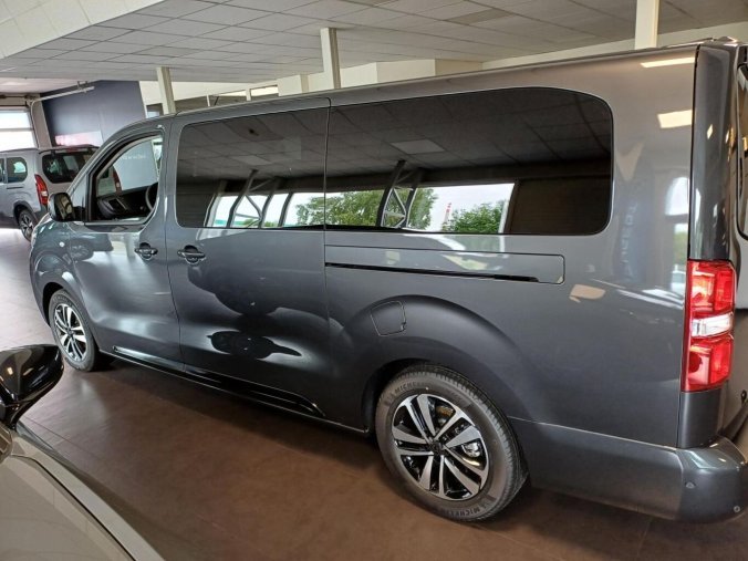 Peugeot Traveller, Peugeot Traveller ALLURE 2.2 BlueHDi 180k EAT8, barva šedá