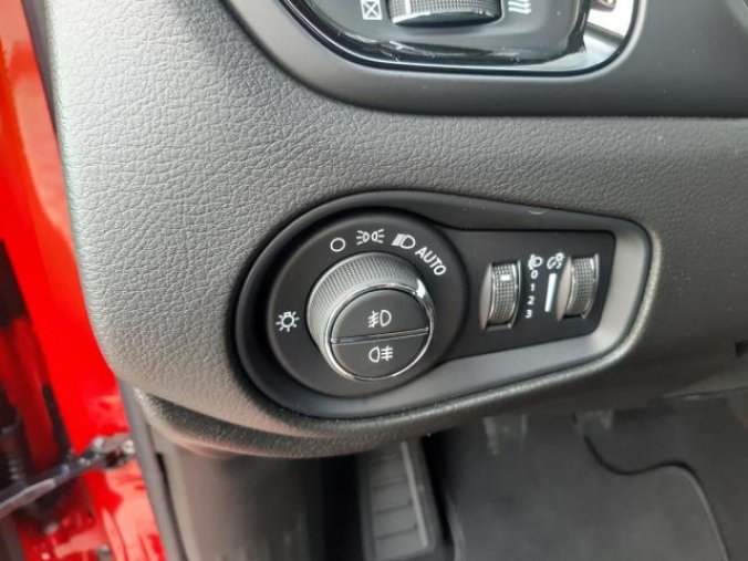 Jeep Renegade, 1,3 150 PS Night Eagle AUTOMAT, barva červená