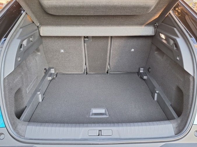 Peugeot 3008, Peugeot 3008 GT Hybrid 145 e-DCS6, barva modrá