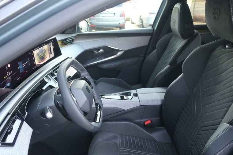 Peugeot 5008, Peugeot 5008 GT Elektromotor 157kW/210k 73, barva modrá