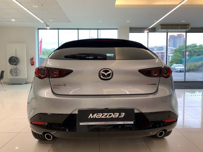 Mazda 3, G122 AT, barva stříbrná