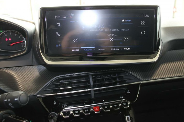 Peugeot 208, Peugeot 208 STYLE PureTech 100 S&S MAN6, barva stříbrná