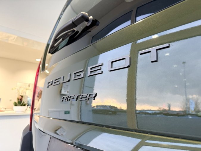 Peugeot Rifter, Peugeot Rifter ALLURE 110k, Benzin, 7 let záruka, barva zelená