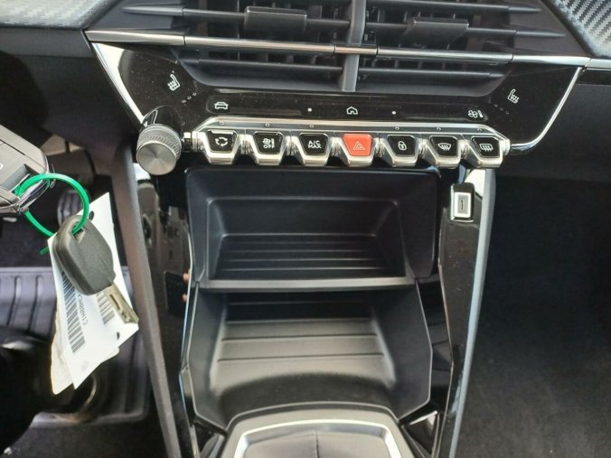 Peugeot 208, Peugeot 208 Style PureTech 1.2 7 let zár., barva šedá