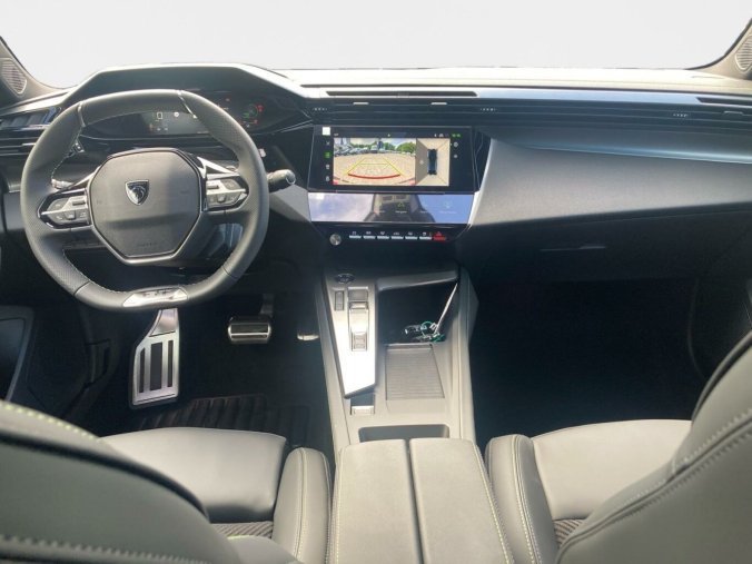 Peugeot 408, Peugeot 408 GT Hybrid 136 e-DCS6, barva červená