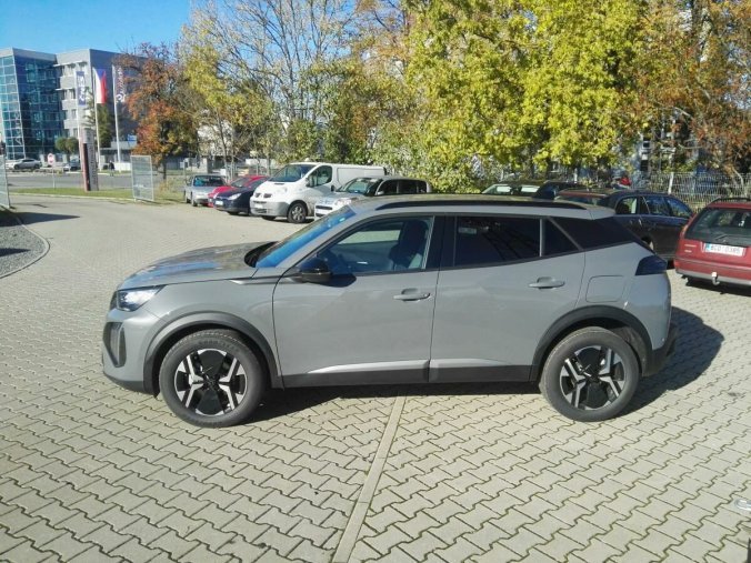 Peugeot 2008, Peugeot 2008 ALLURE 1.2 130k AUT8 2x kamera, barva šedá