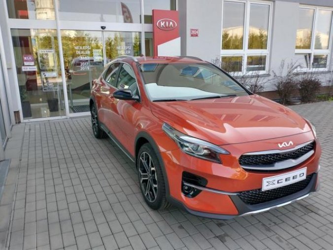 Kia XCeed, 1.5 T-GDi BLACK EDITION MY22, barva oranžová
