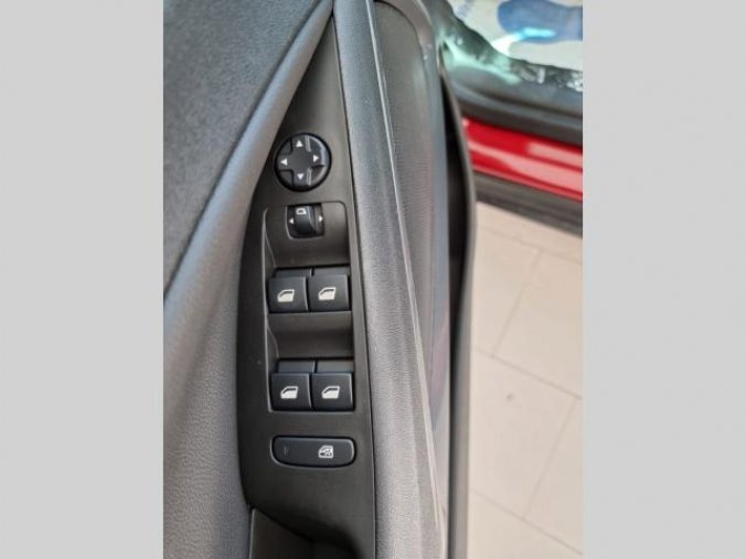 Opel Crossland X, Elegance 1.2TURBO(96kW) AT6, barva červená