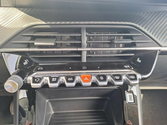 Peugeot 208, Peugeot 208 STYLE 1.2 PT 100K MAN6, barva bílá