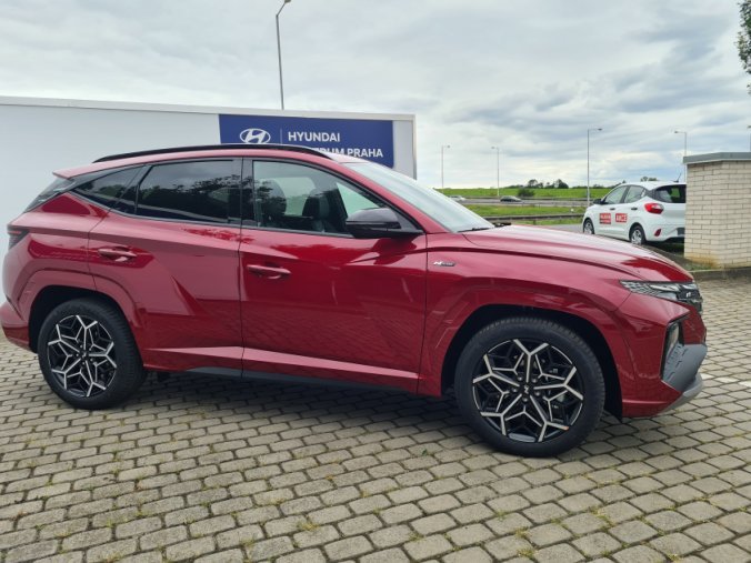 Hyundai Tucson, 1,6 T-GDI 4x2 110 kW 6st. manuální, barva červená