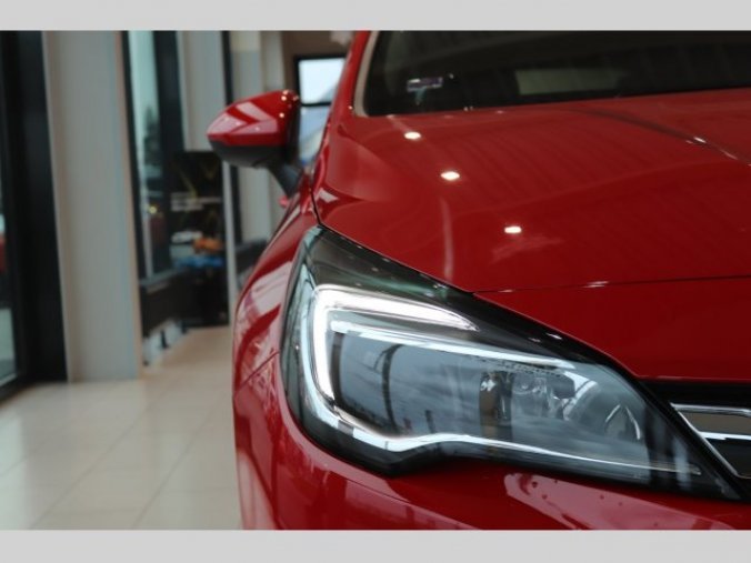Opel Astra, ST Innovation 1.4T AT6, barva červená