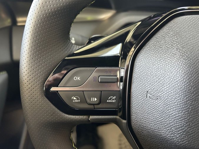 Peugeot 308, Peugeot 308 SW GT Hybrid 145 e-DCS6, barva šedá
