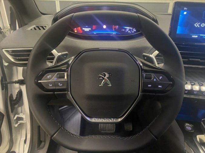 Peugeot 5008, Peugeot 5008 1,5   ALLURE PACK 130k EAT8, barva bílá