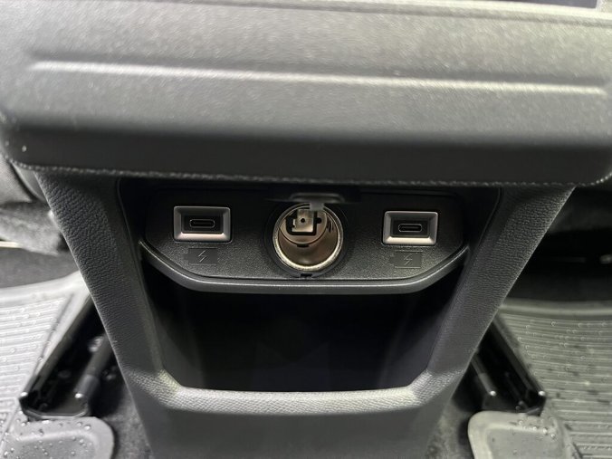 Peugeot 3008, Peugeot 3008 ALLURE Hybrid 145 e-DCS6, barva černá